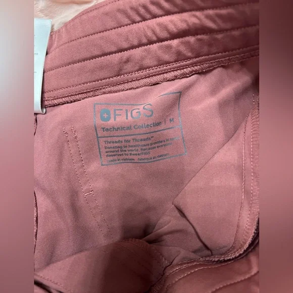 Figs clothing medium Women's Mauve Pants & scrub top Set - Picture 3 of 6